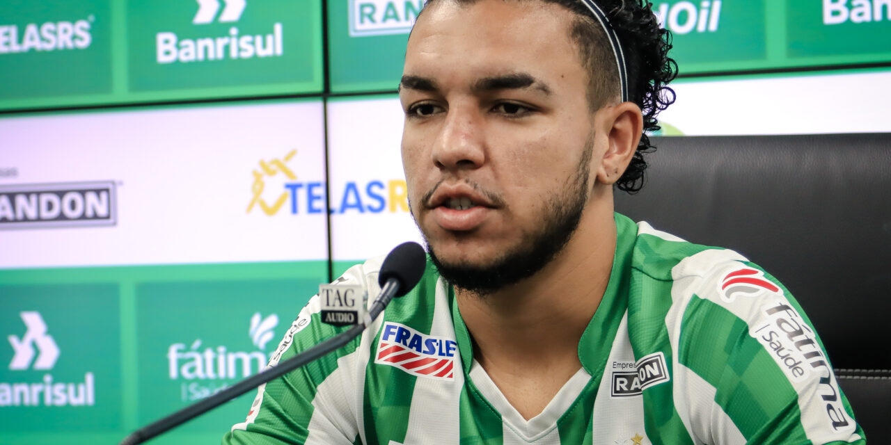 Lateral-esquerdo “ofensivo”, Moraes é apresentado pelo Juventude