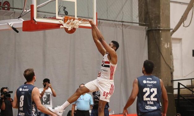 Desfalcado, Caxias Basquete perde para o São Paulo na semifinal do Super 8 do NBB