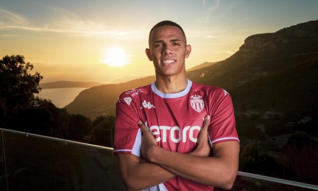 Monaco confirma contratação de Vanderson
