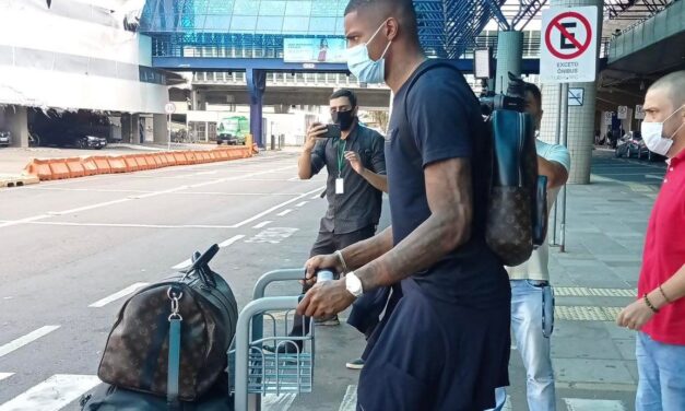 Wesley Moraes desembarca em Porto Alegre para assinar com o Inter