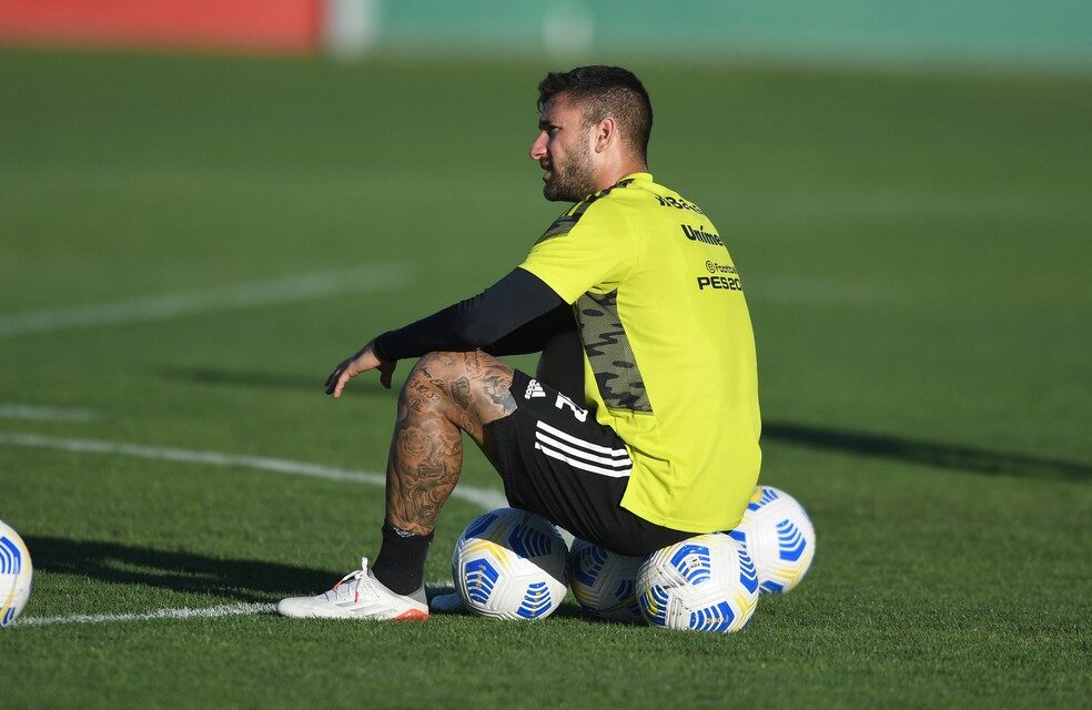 Boschilia melhora, testa negativo e é integrado ao elenco do Inter