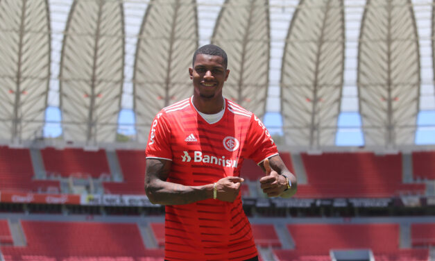 Wesley Moraes é apresentado oficialmente pelo Inter e ressalta objetivo de voltar à Seleção