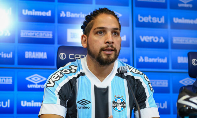 Benítez é apresentado pelo Grêmio e ressalta desejo que tinha de jogar no tricolor