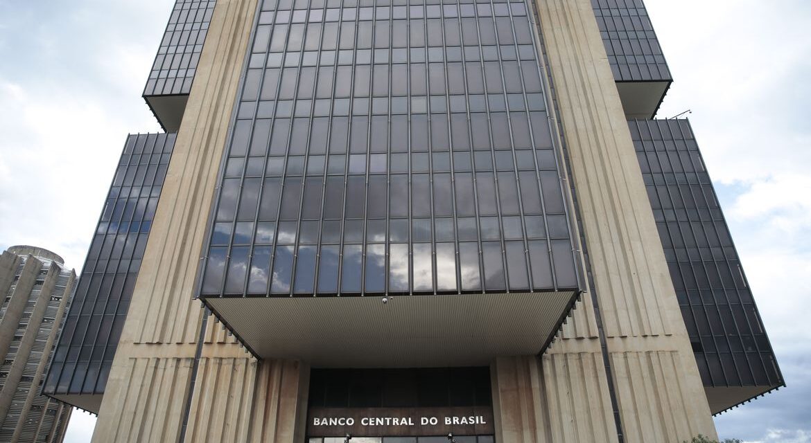 Demanda inesperada de acessos derruba site do Banco Central