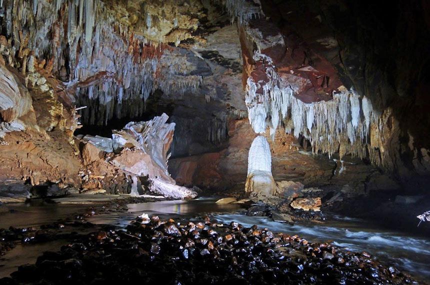 Senador Contarato quer sustar decreto que autoriza impactos irreversíveis em cavernas