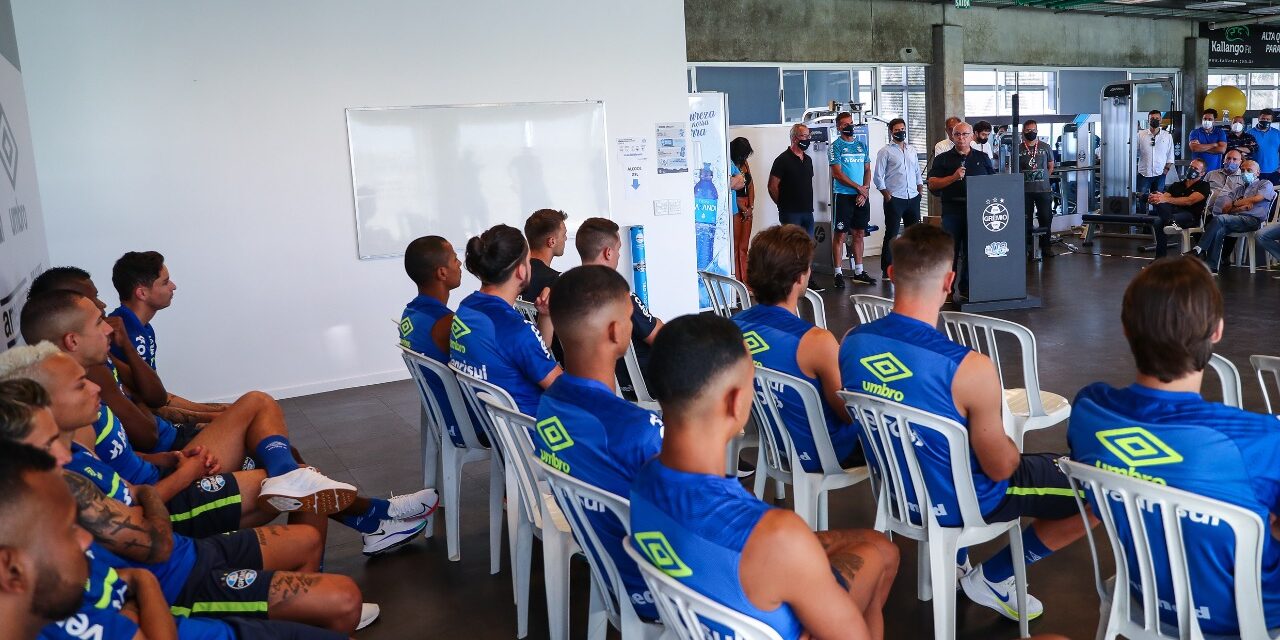 Com 5 casos de Covid-19, elenco do Grêmio se apresenta para a temporada 2022