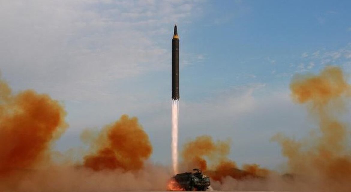 Coreia do Norte dispara mais dois mísseis para o mar