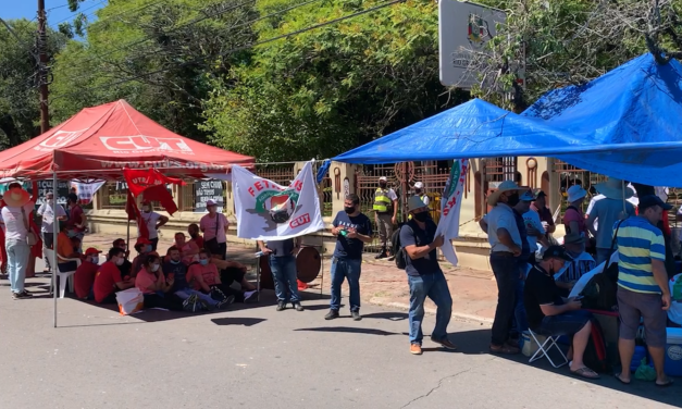 Agricultores protestam contra falta de ajuda do governo