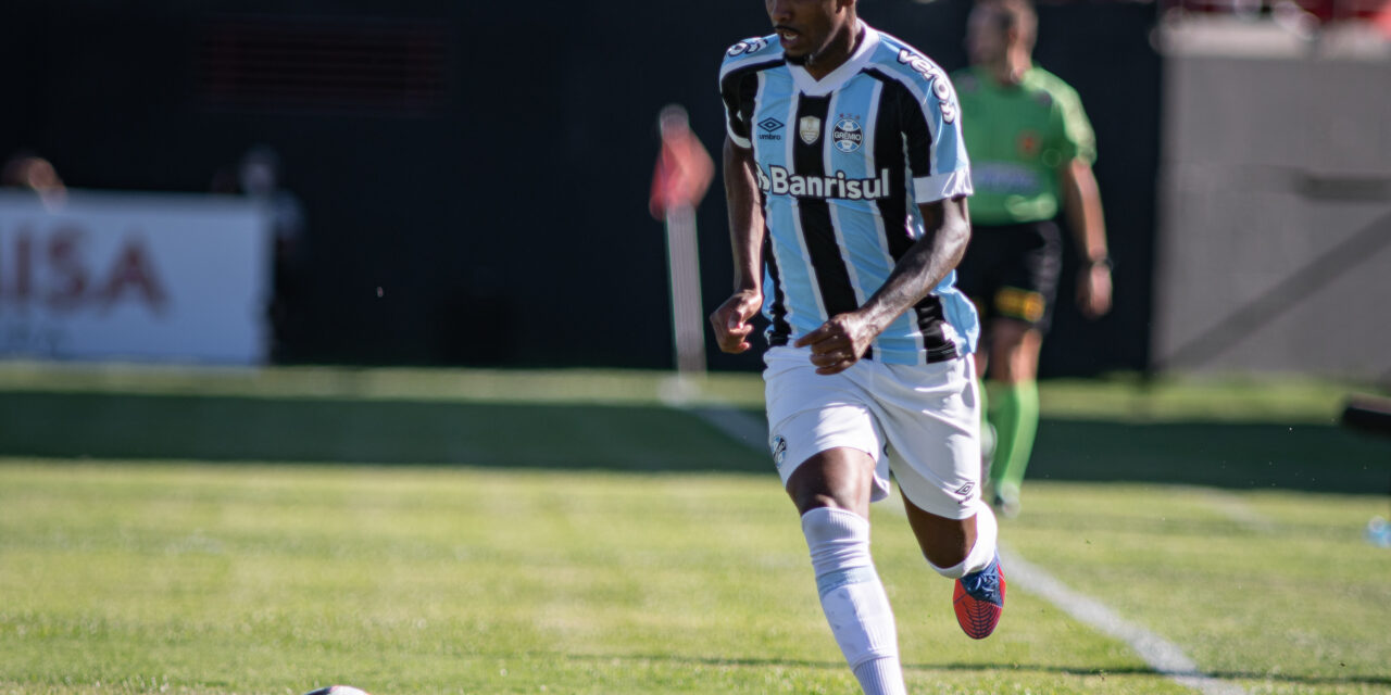 Grêmio encaminha empréstimo de Guilherme Guedes para Chapecoense