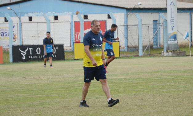 Novo Hamburgo enfrentará Internacional com mescla de estilos após pedido de demissão de treinador