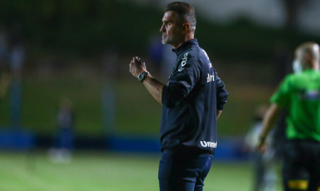 Grêmio valoriza vitória de virada contra o Aimoré e critica condições do Cristo Rei