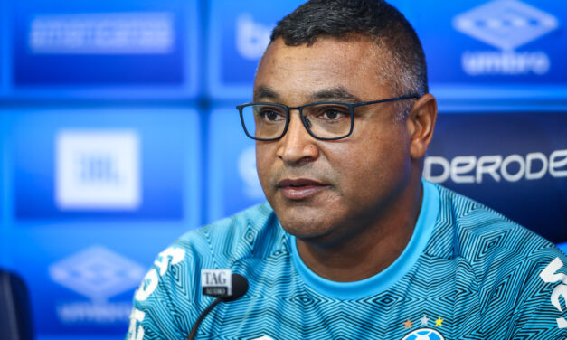 Roger Machado é regularizado no BID e pode comandar o Grêmio contra São Luiz