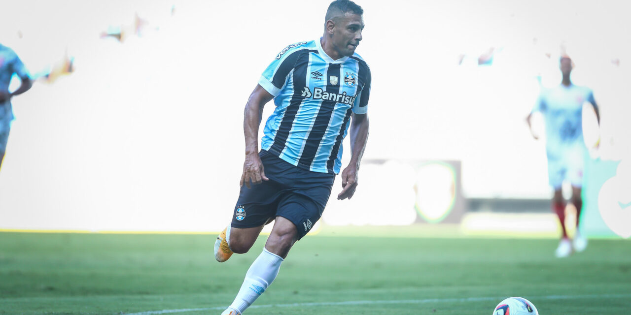 Diego Souza sente desconforto muscular e preocupa na semana do Gre-Nal