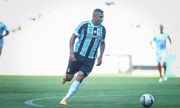 Diego Souza sente desconforto muscular e preocupa na semana do Gre-Nal