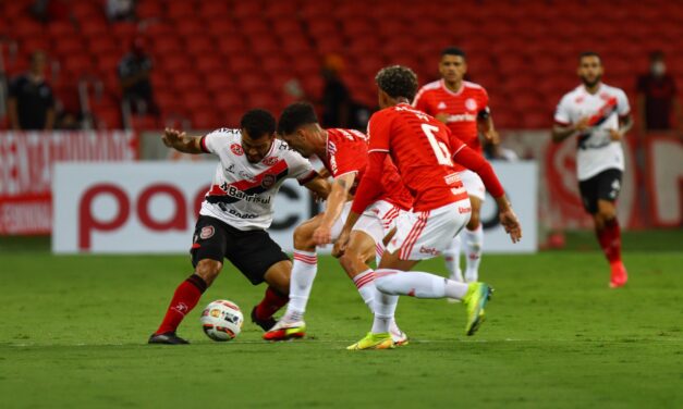 Inter só empata com o Brasil e desperdiça chance de assumir a liderança do Gauchão