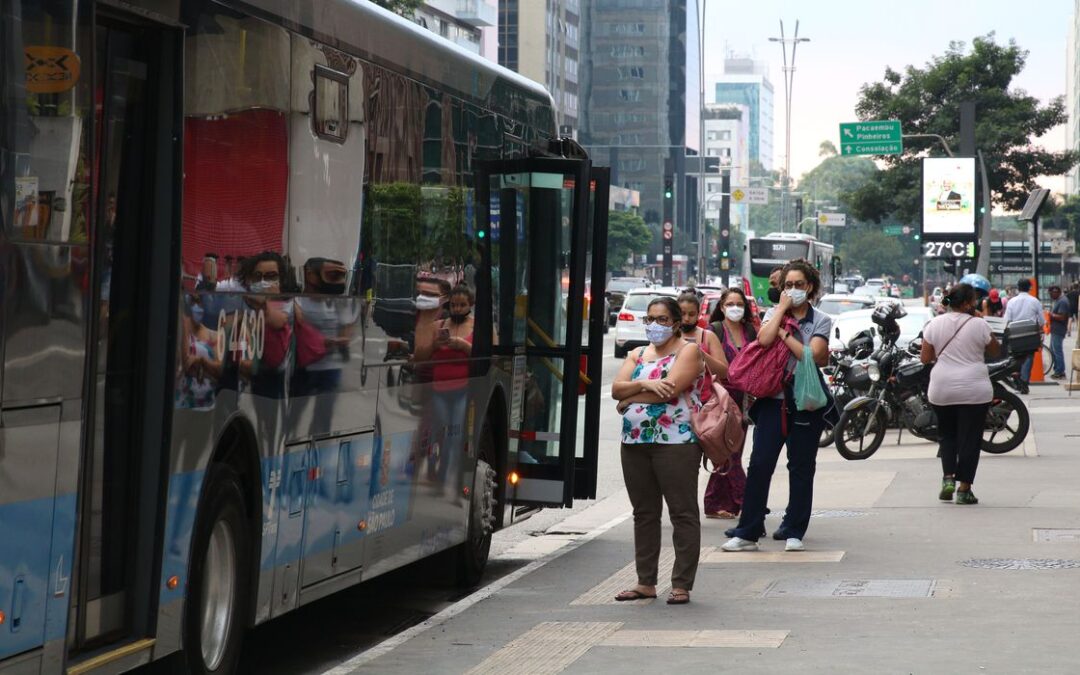 Lançada campanha que visa denunciar abuso sexual em ônibus de Porto Alegre