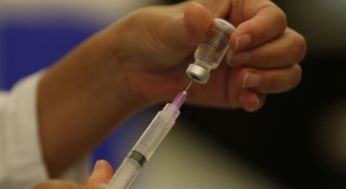 Covid-19: Brasil bate recorde com quase 300 mil casos em 24 horas