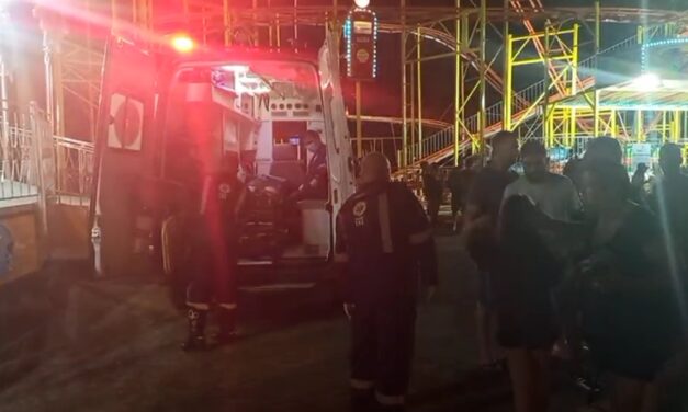 Carrinho de montanha-russa cai e deixa 4 feridos em Imbé