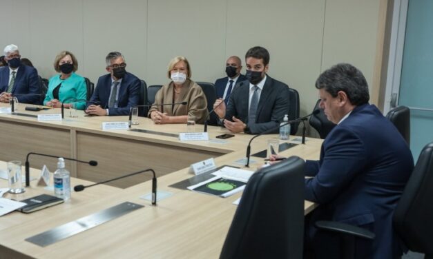 Em Brasília, Leite se reúne com ministro da Infraestrutura para tratar de rodovias e aeroportos