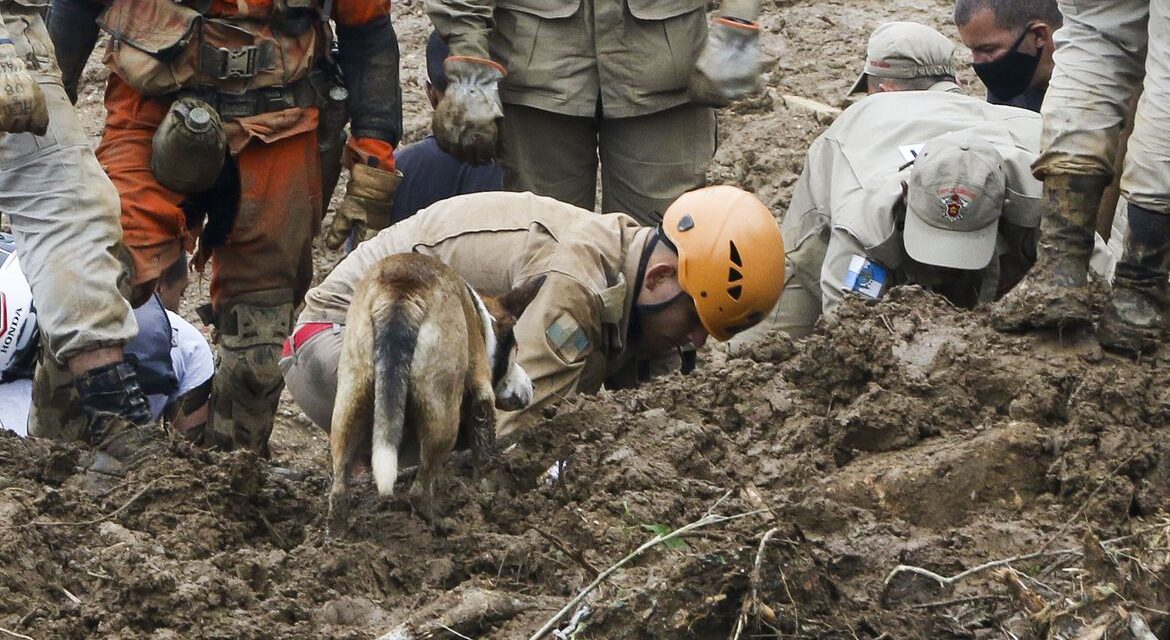 Mortes pela chuva em Petrópolis chegam a 120
