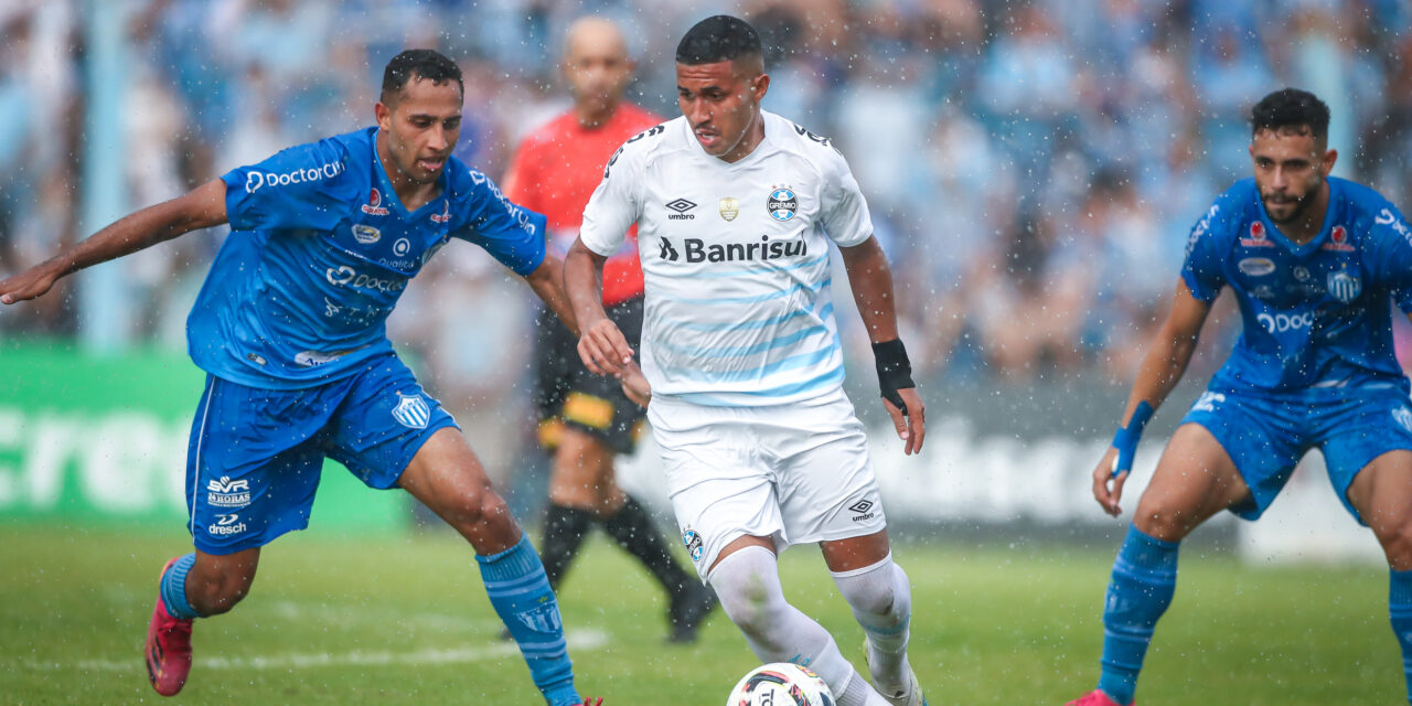 Com lei do ex e gol no final, Grêmio empata com Novo Hamburgo no Estádio do Vale