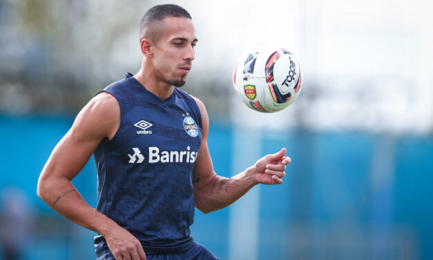 Nicolas sente panturrilha e desfalca o Grêmio por tempo indeterminado