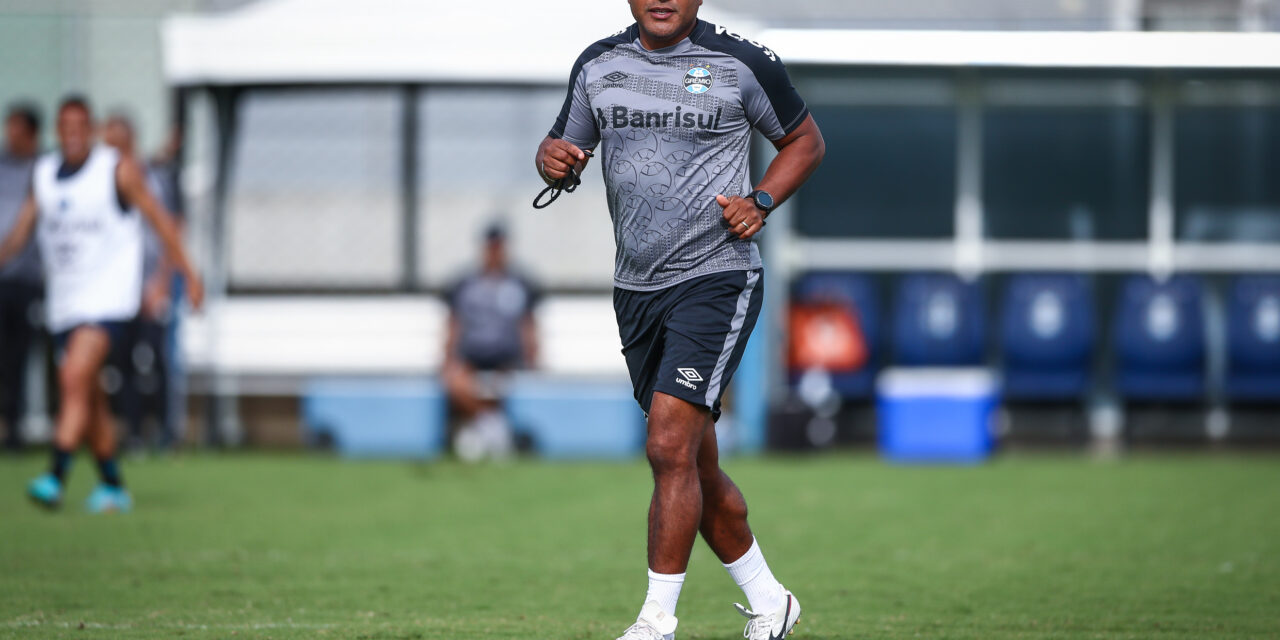Grêmio divulga lista de relacionados com Villasanti e lateral da base