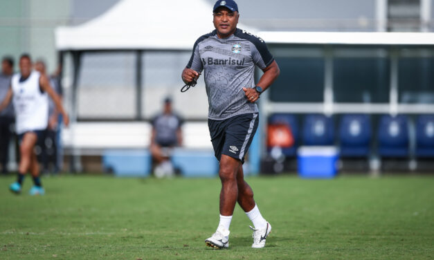Grêmio divulga lista de relacionados com Villasanti e lateral da base
