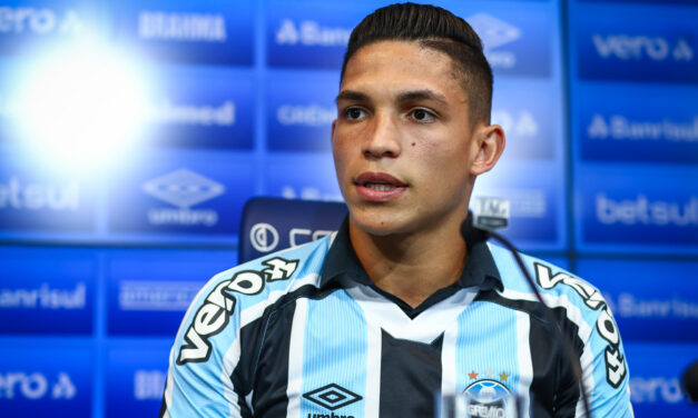 Lateral “equilibrado”, Rodrigo Ferreira comemora oportunidade no Grêmio: “auge da carreira”