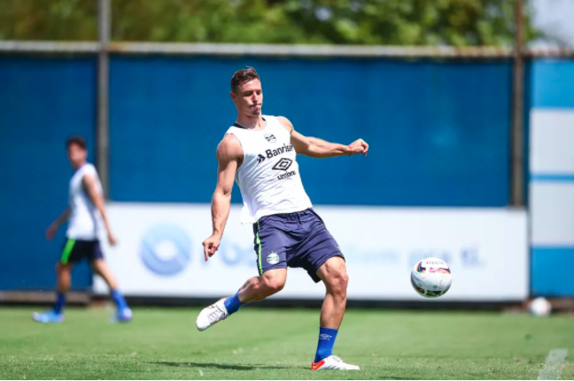 Após polêmica por indisciplina, Grêmio suspende Diego Churín por 15 dias
