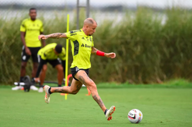 Fora do Gre-Nal: D’Alessandro sente dores no quadril e não é relacionado