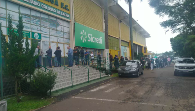 Casa cheia: torcida do Ypiranga faz fila para adquirir ingressos para a final