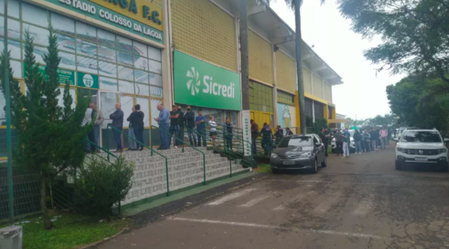 Casa cheia: torcida do Ypiranga faz fila para adquirir ingressos para a final