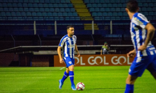 Líder, bons números, mas problemas defensivos: a passagem de Edílson pelo Avaí