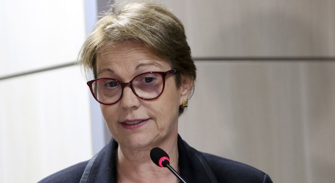 Brasil tem fertilizantes até outubro, garante ministra