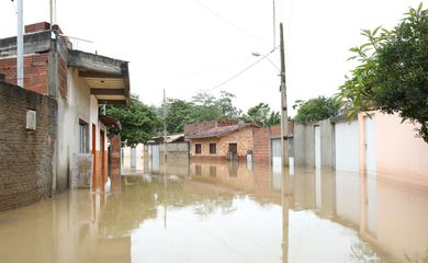 Estado investiga se duas mortes podem estar ligadas ao ciclone; 29 pessoas ficaram feridas