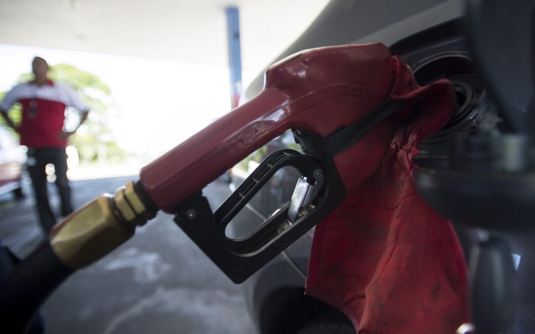 Preço da gasolina cai, mas não por muito tempo