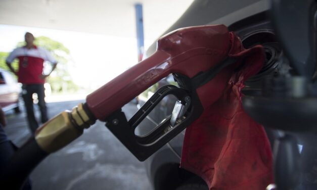 Preço da gasolina cai, mas não por muito tempo