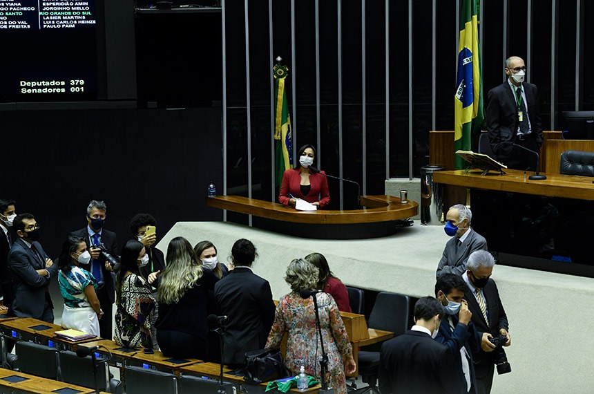 Derrubado o veto à distribuição de absorventes para mulheres de baixa renda