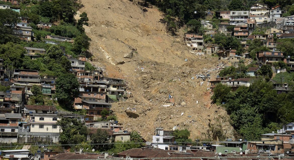 Petrópolis registrou 250 deslizamentos em 24 horas por causa da chuva