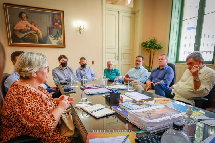 Nova secretária de Educação toma posse nesta quinta-feira