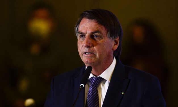 Bolsonaro entra com representação no TSE pedindo anulação de votos