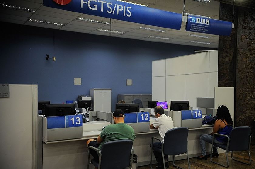 Publicada medida provisória que autoriza saque de até R$ 1 mil do FGTS