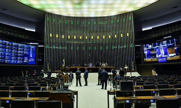 Congresso mantém vetos sobre Auxílio Brasil e candidaturas eleitorais