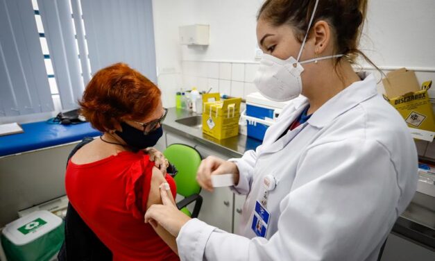 Saúde leva vacinação contra a gripe ao Largo Glênio Peres