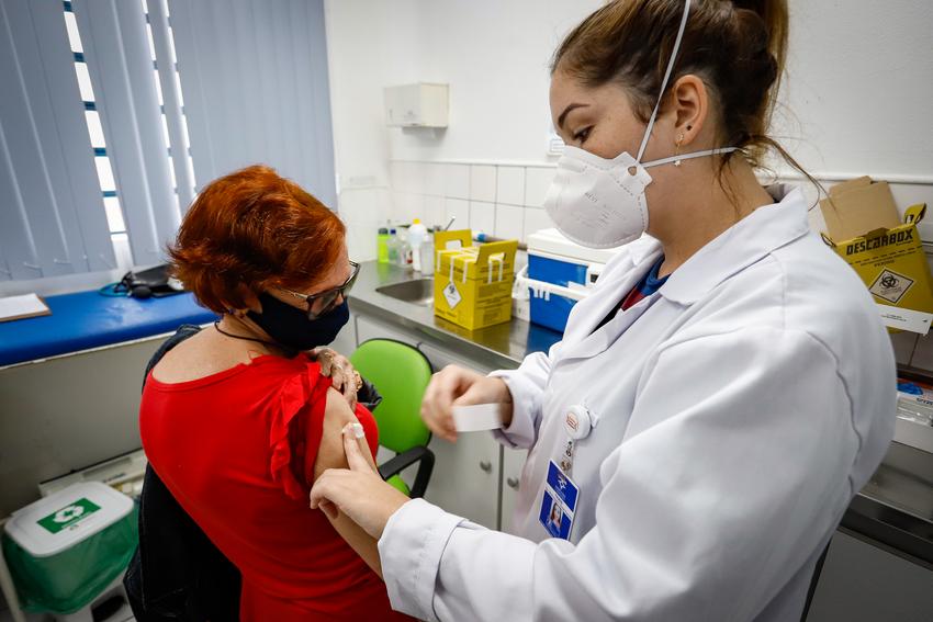 Saúde leva vacinação contra a gripe ao Largo Glênio Peres