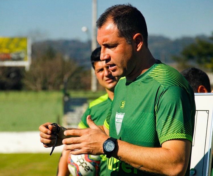 Avenida demite Rodrigo Bandeira e anuncia Márcio Nunes como novo técnico