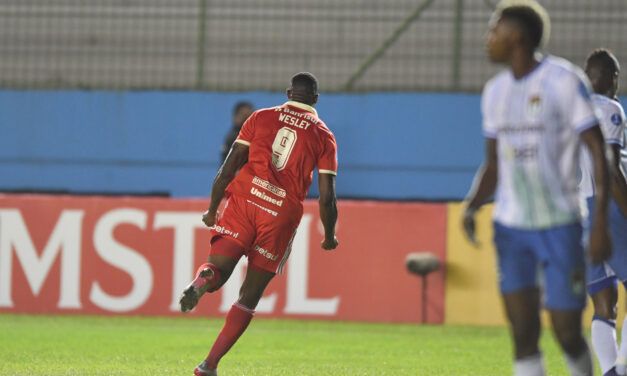Taison e Wesley sentem desconforto e são dúvidas para estreia na Série A