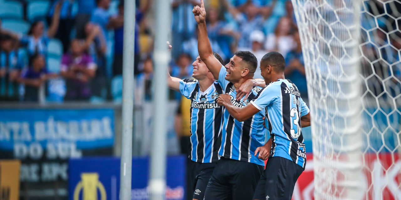 Com hat-trick de Diego Souza, Grêmio faz 3 a 1 no Guarani e vence a primeira na Série B