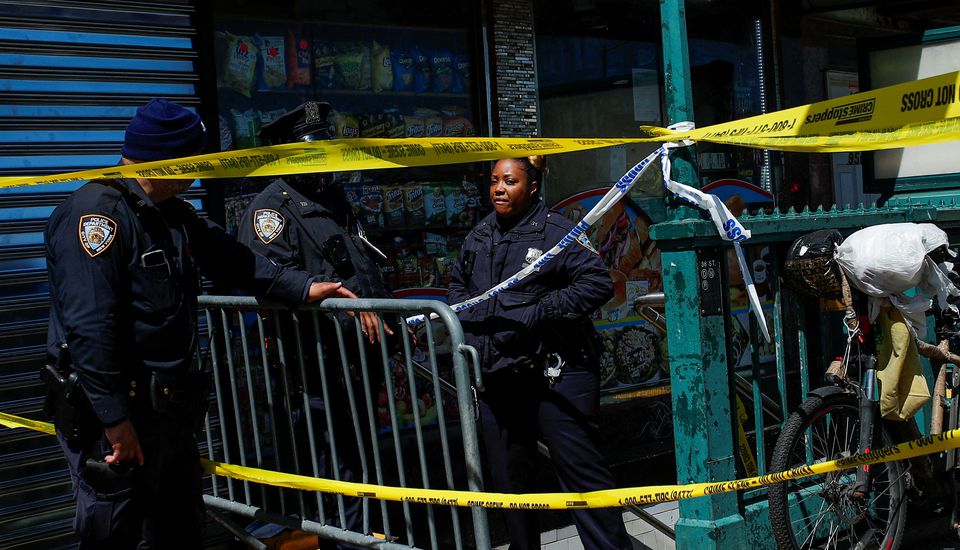 Busca por atirador do metrô de Nova York se concentra em homem que alugou van